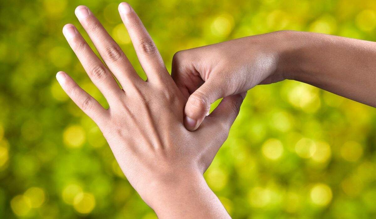 Soulager les migraines par l'acupression