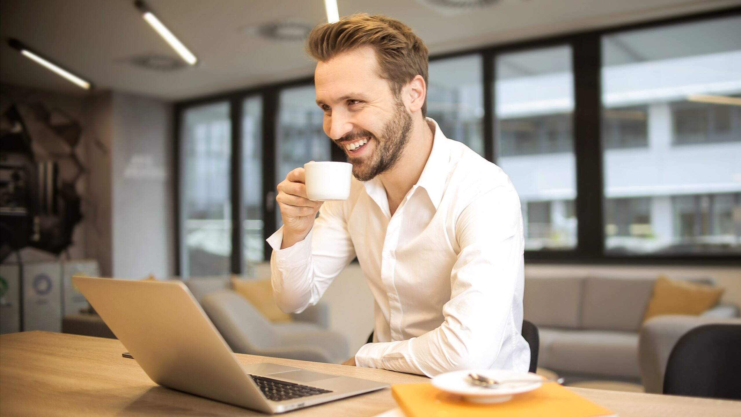 Une boisson chaude réconfortante au travail