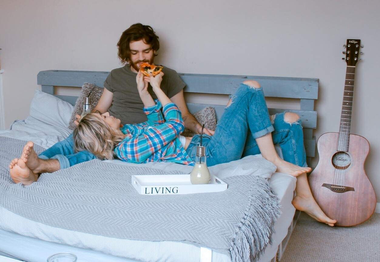 Peut-on perdre du poids en mangeant burgers et pizzas ?