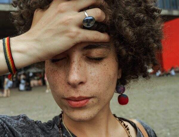 Vivre la tête légère : se libérer des migraines grâce à l’hypnose et l’auto-hypnose