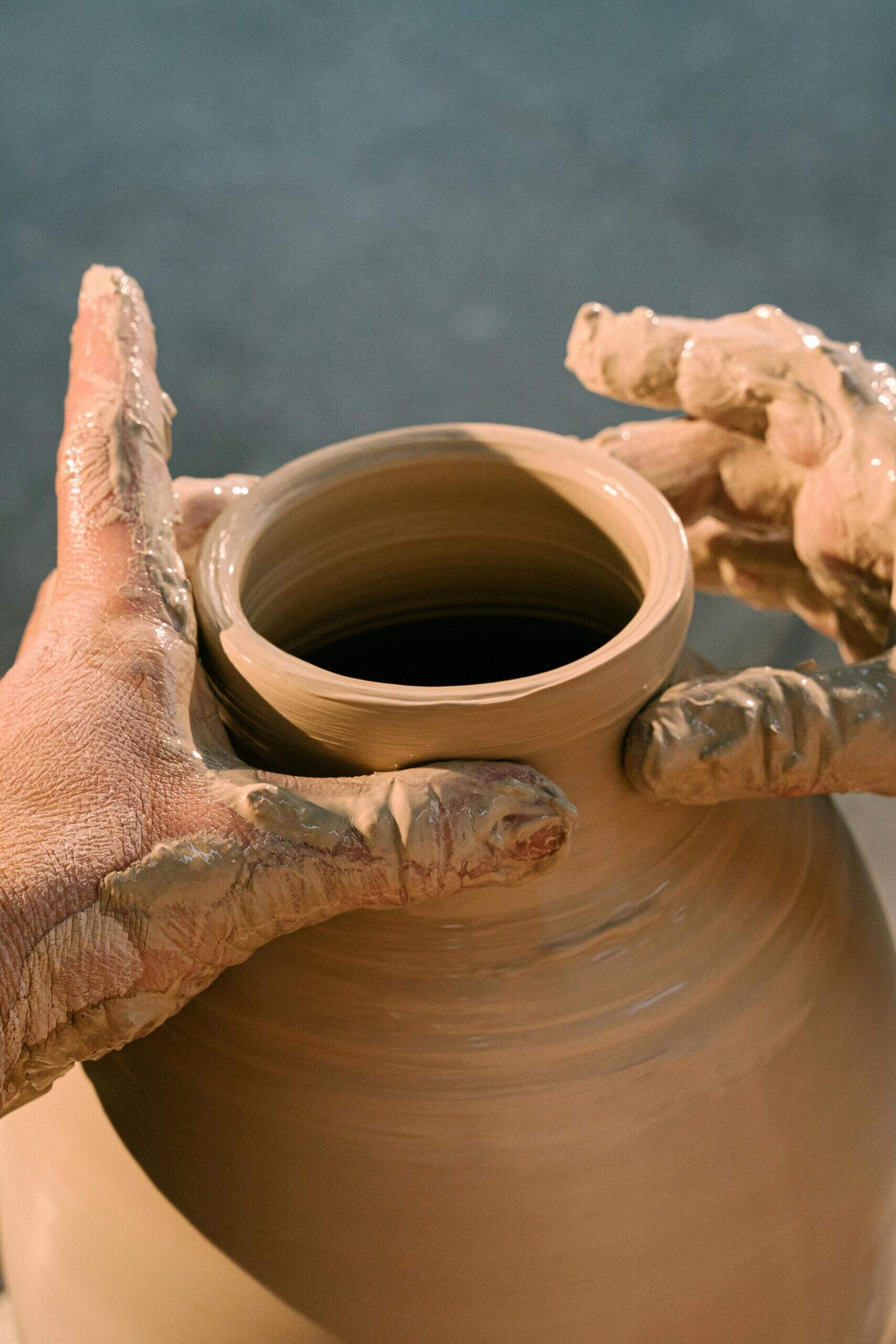 3 bonnes raisons pour mettre les mains dans l’argile en art-thérapie