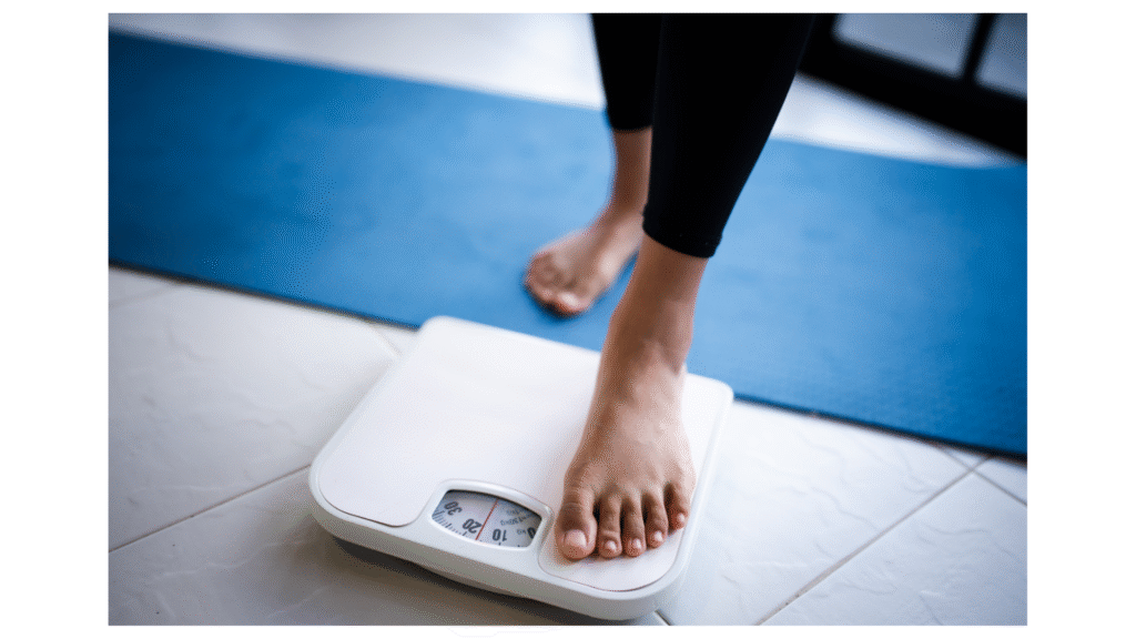 Femme qui se pèse - Prise de poids endométriose