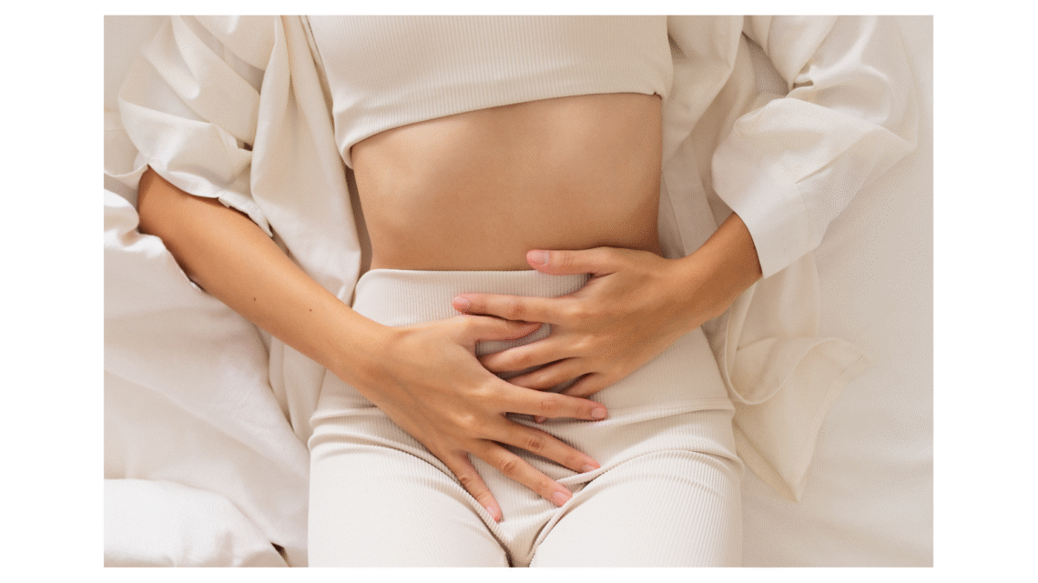 Femme qui a mal au ventre à cause de l'endométriose