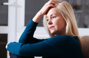 femme mature en réflexion