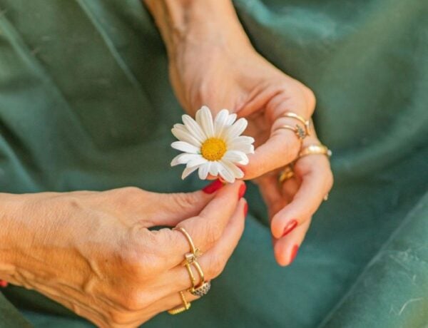 femme ménopause printemps de la vie marguerite