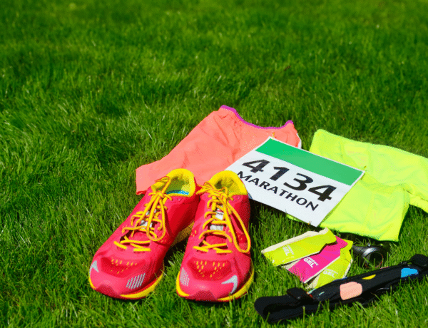 préparation marathon chaussures dossard tee shirt short gel