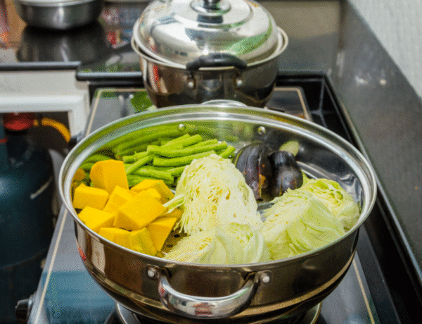 légumes variés et patates douces cuits à la vapeur
