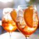 deux verres d'aperol spritz en terrasse