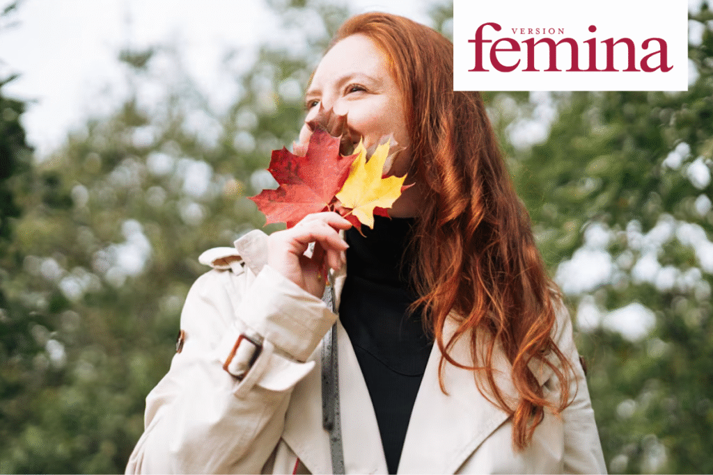 Femina Femme tenant une feuille représentant l'automne